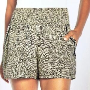 Three Dots Women's Printed Pull On Printed Shorts Beige Size XL